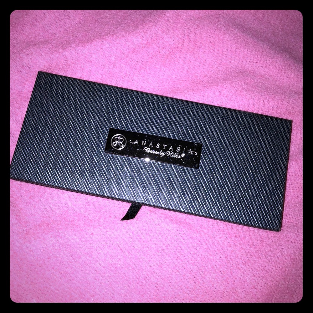 Anastasia Beverly Hills Self - Made palette.